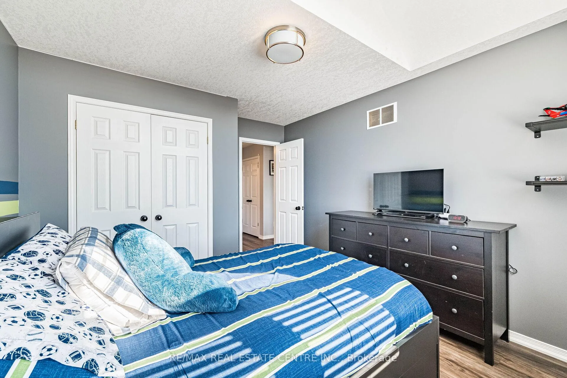 Photo 35 of 25 Settlers Road, Orangeville — HOMEH