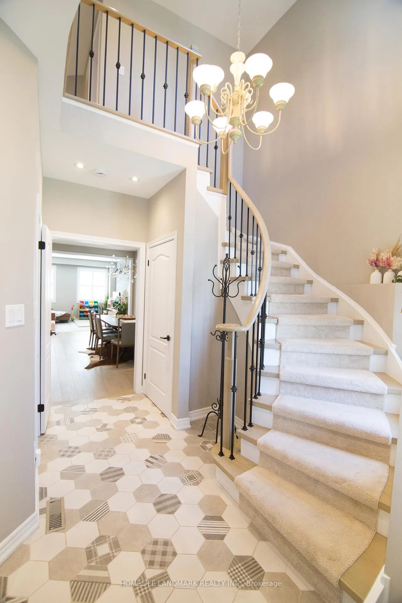 Photo 4 of 93 Park Place Drive, Markham, Greensborough — HOMEH