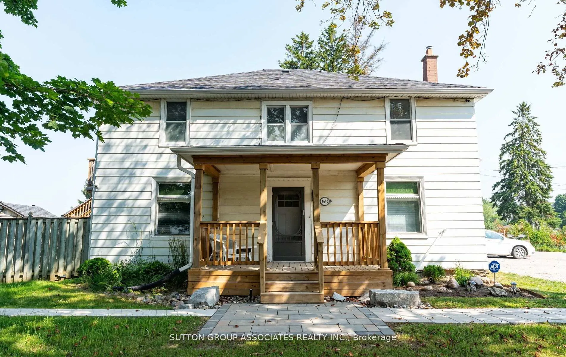 Front of Unit 2, 1610 Dundas Street W
