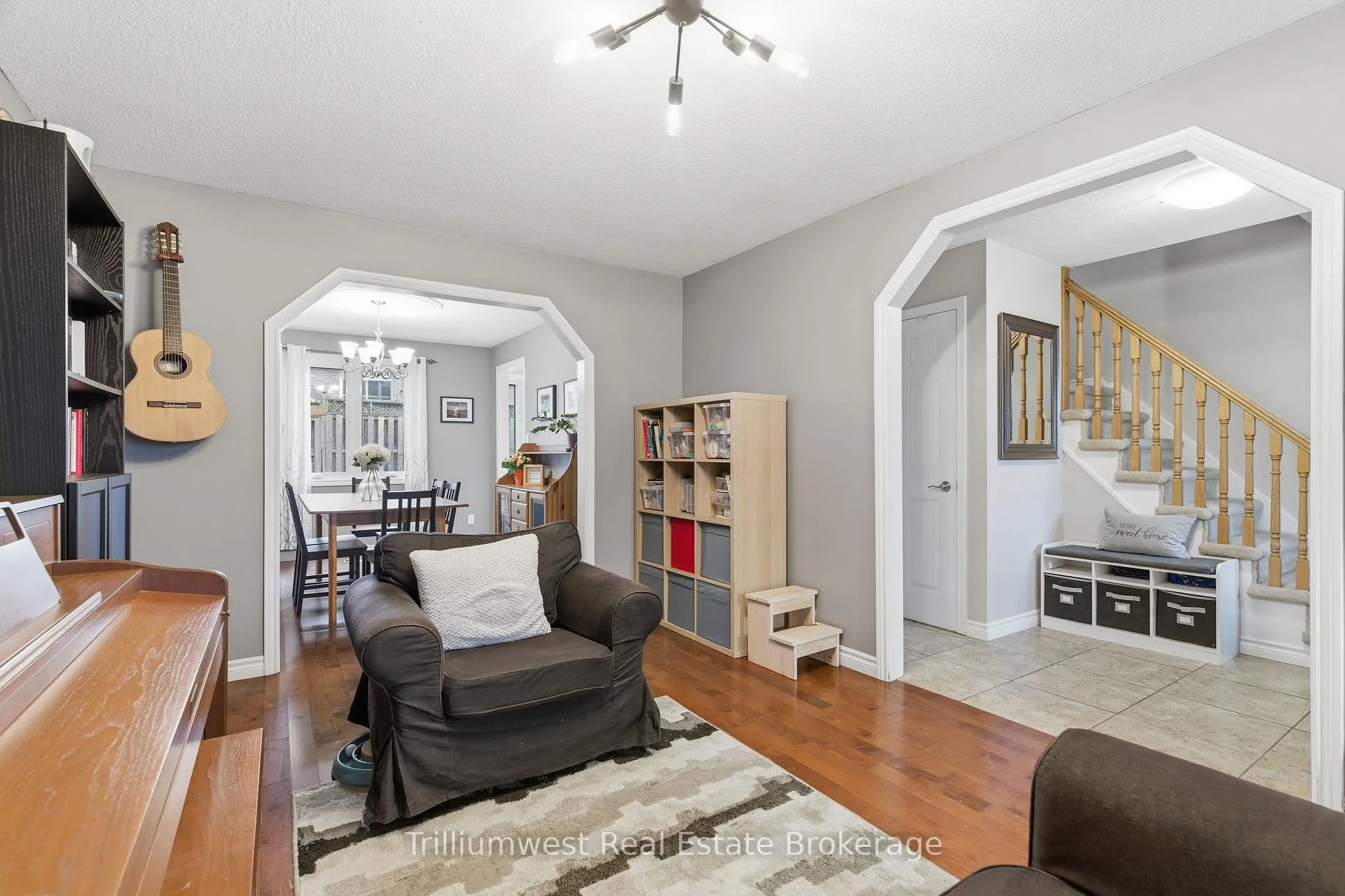 Photo 7 of 210 Old Country Place, Kitchener — HOMEH
