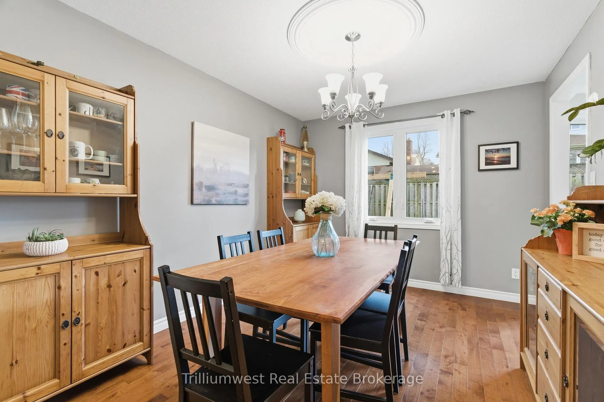 Photo 8 of 210 Old Country Place, Kitchener — HOMEH