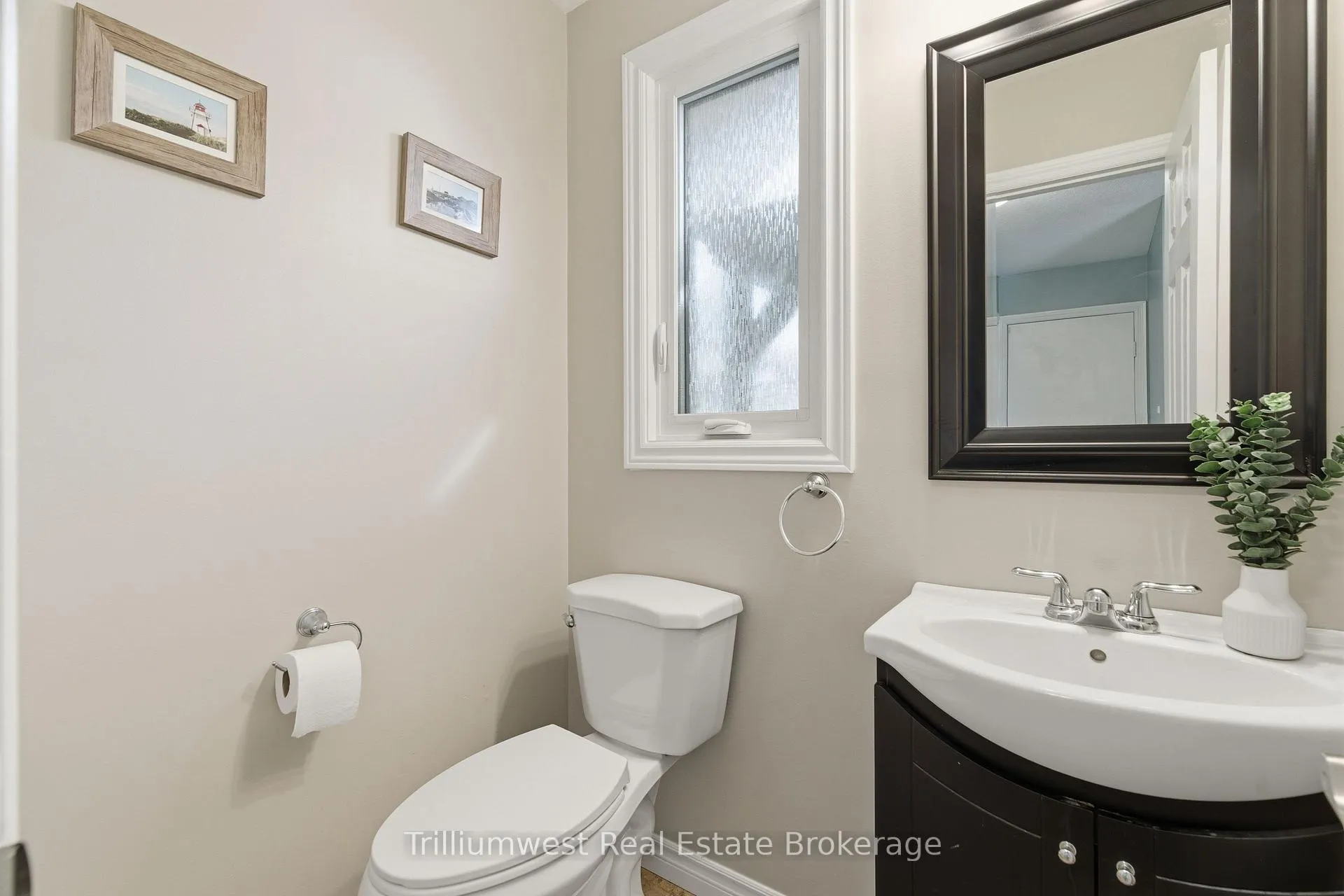 Photo 17 of 210 Old Country Place, Kitchener — HOMEH