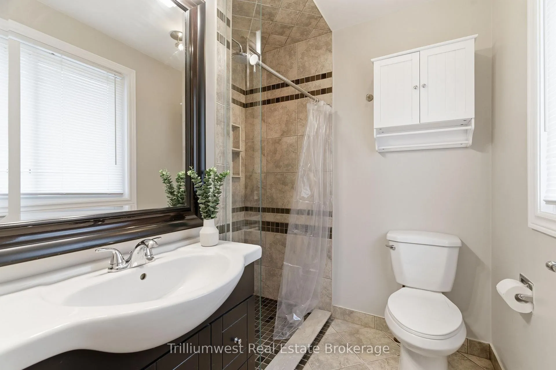 Photo 20 of 210 Old Country Place, Kitchener — HOMEH