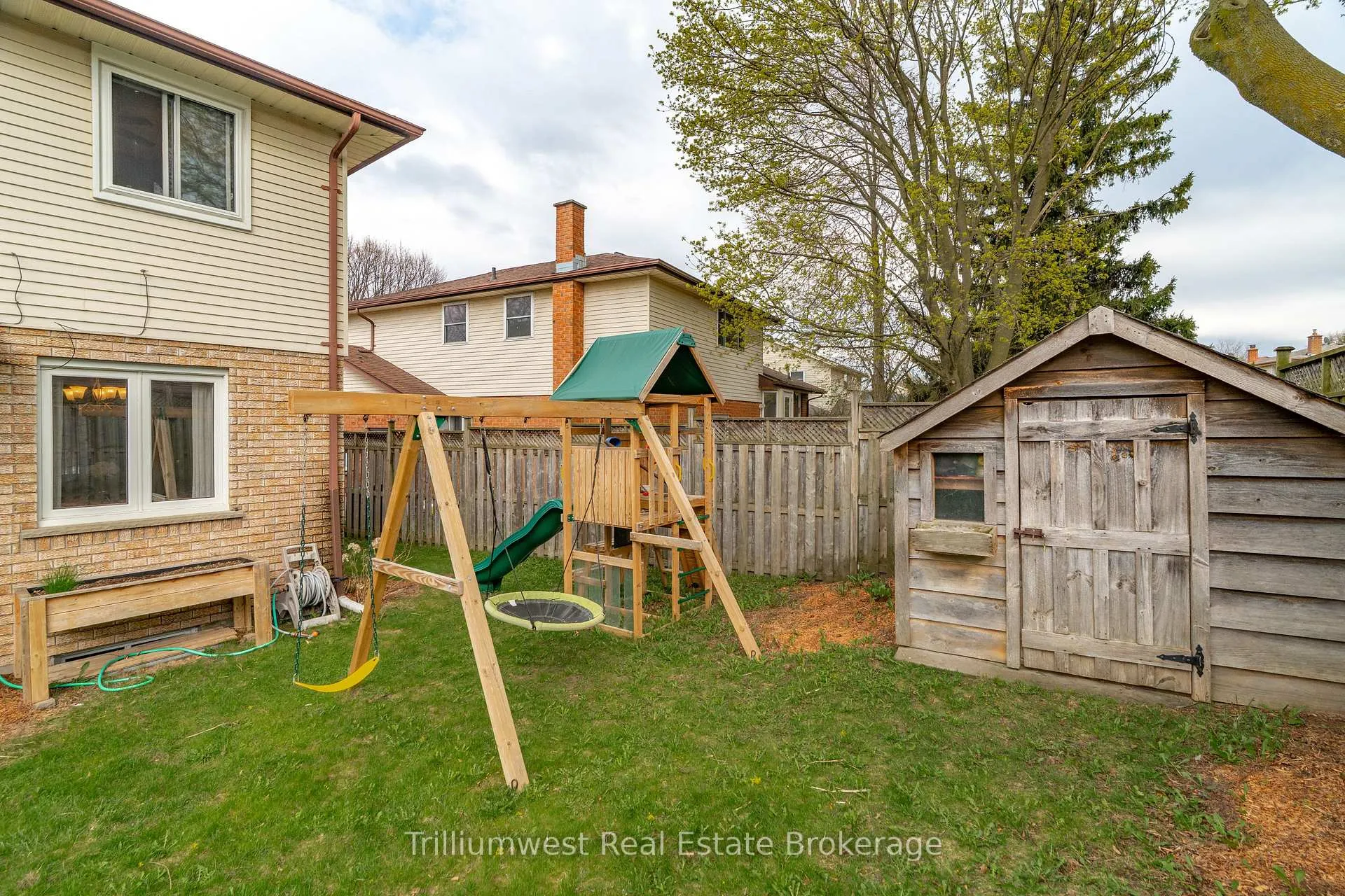 Photo 34 of 210 Old Country Place, Kitchener — HOMEH