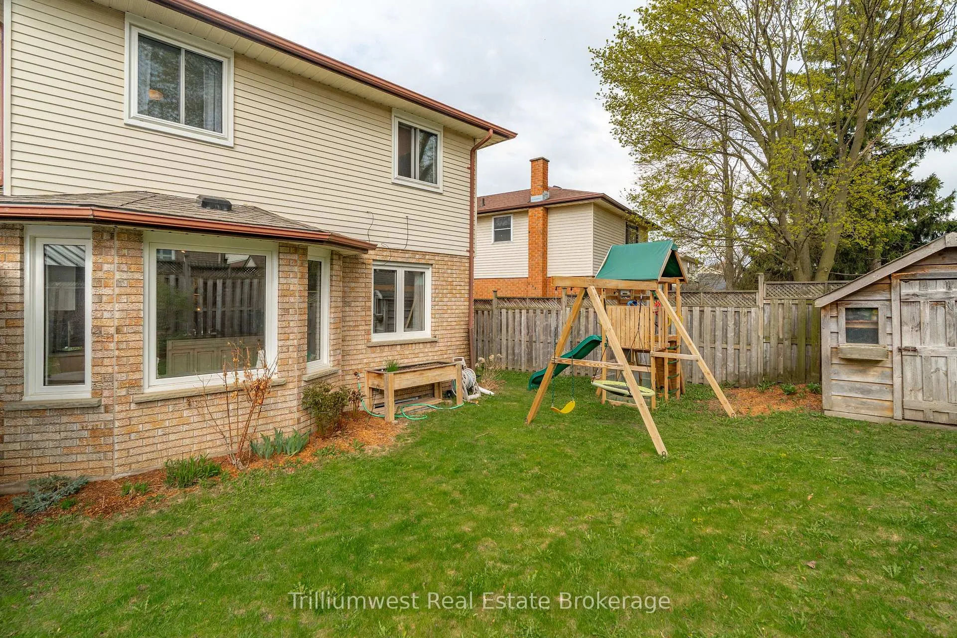 Photo 37 of 210 Old Country Place, Kitchener — HOMEH