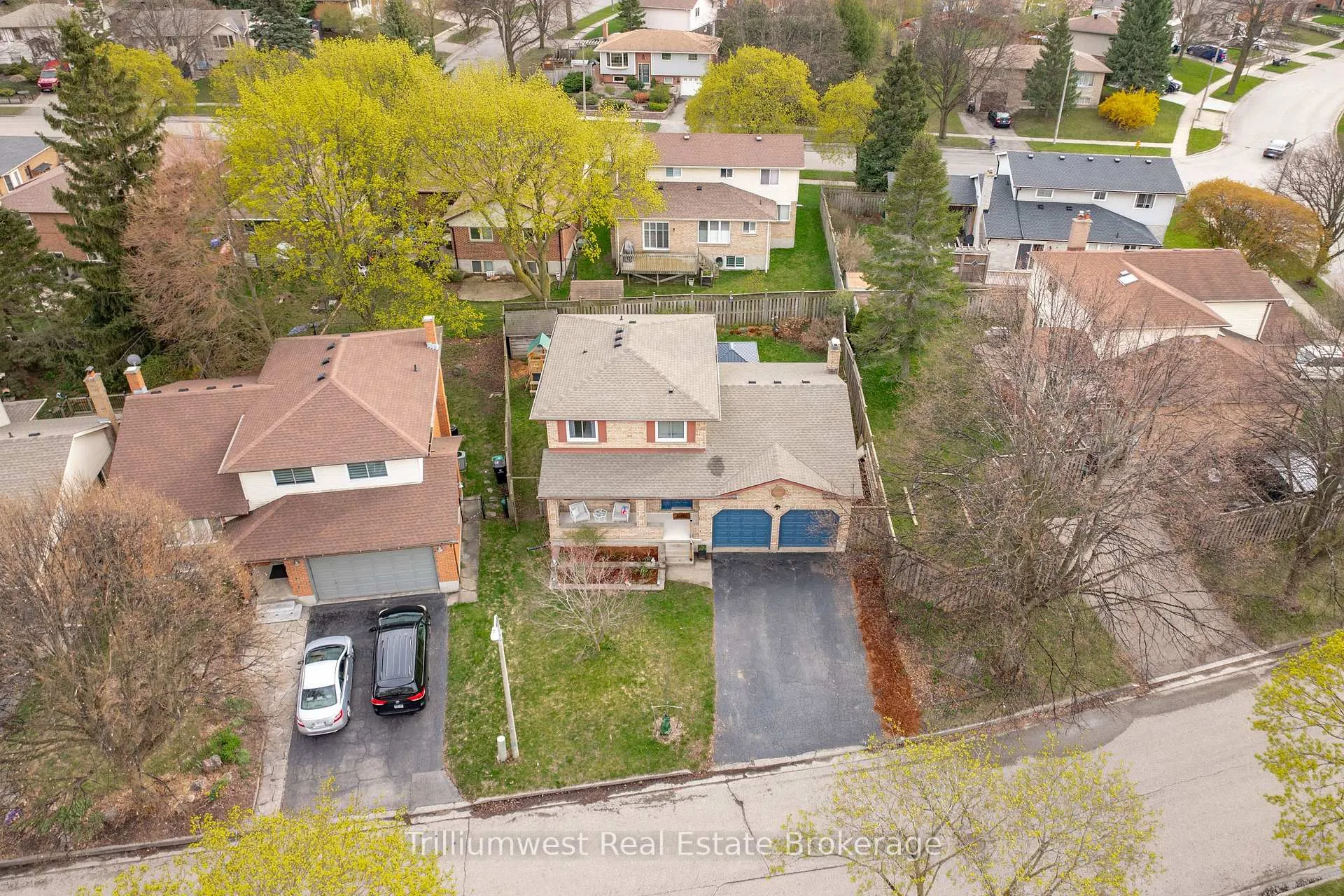 Photo 41 of 210 Old Country Place, Kitchener — HOMEH