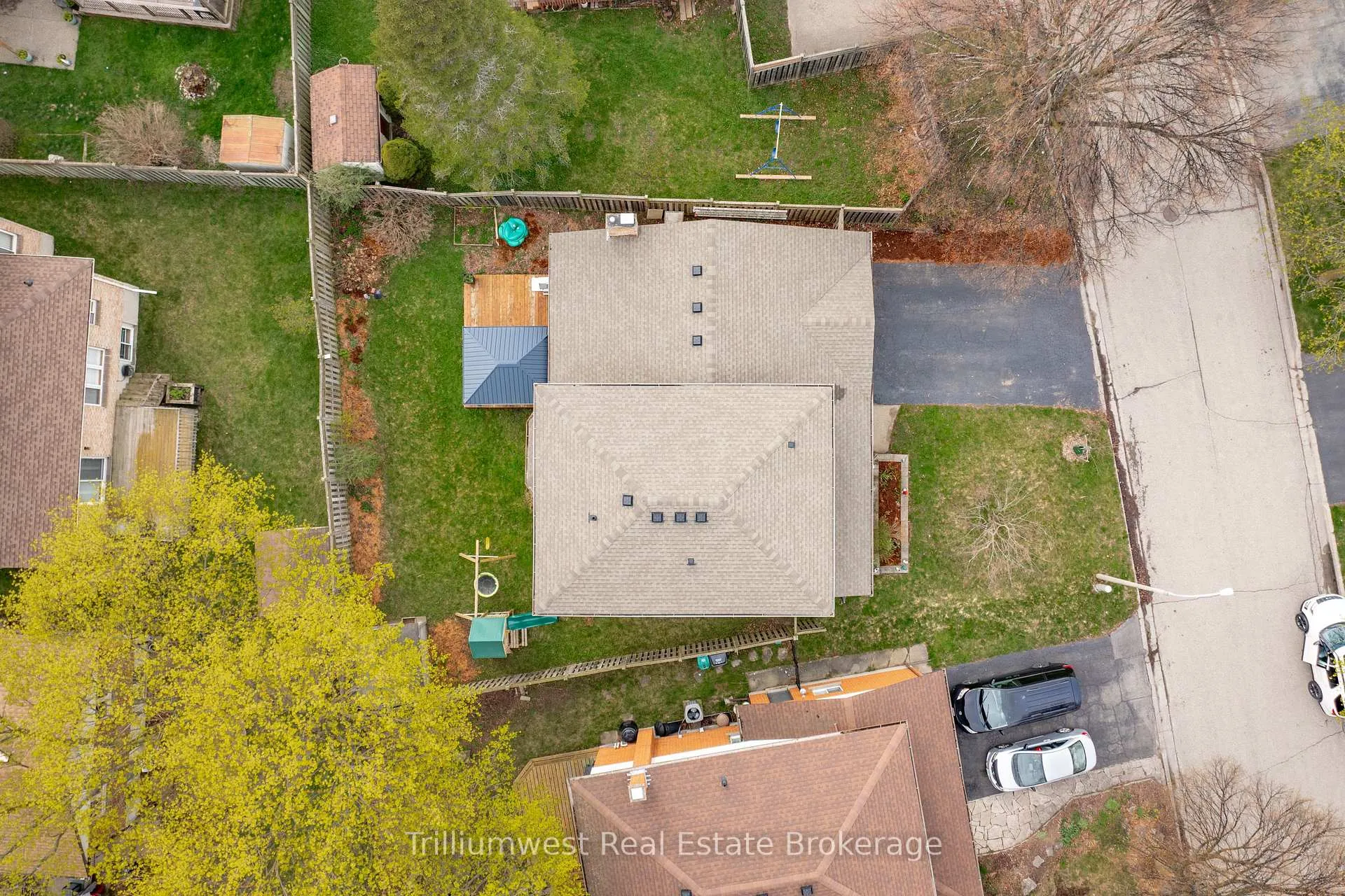 Photo 42 of 210 Old Country Place, Kitchener — HOMEH