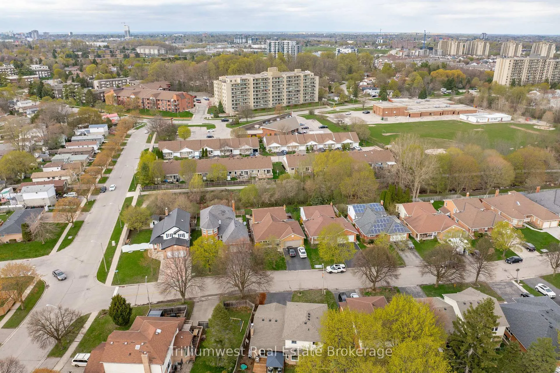 Photo 43 of 210 Old Country Place, Kitchener — HOMEH