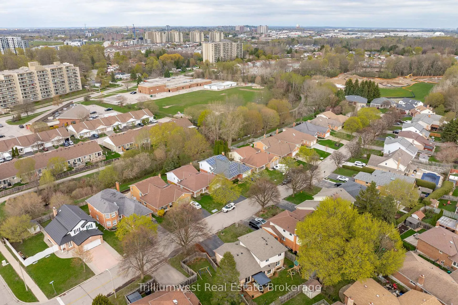 Photo 44 of 210 Old Country Place, Kitchener — HOMEH