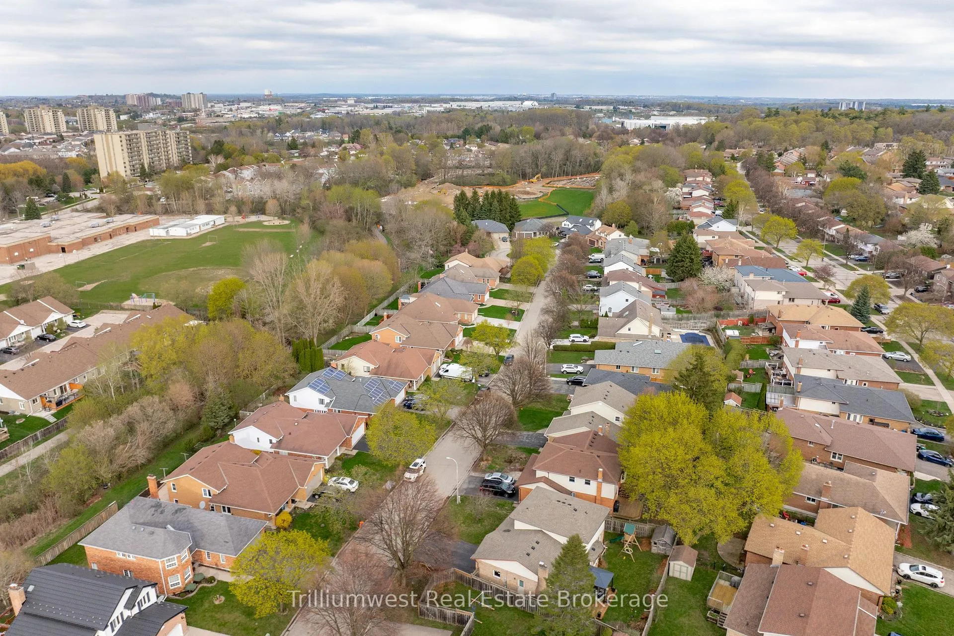 Photo 45 of 210 Old Country Place, Kitchener — HOMEH