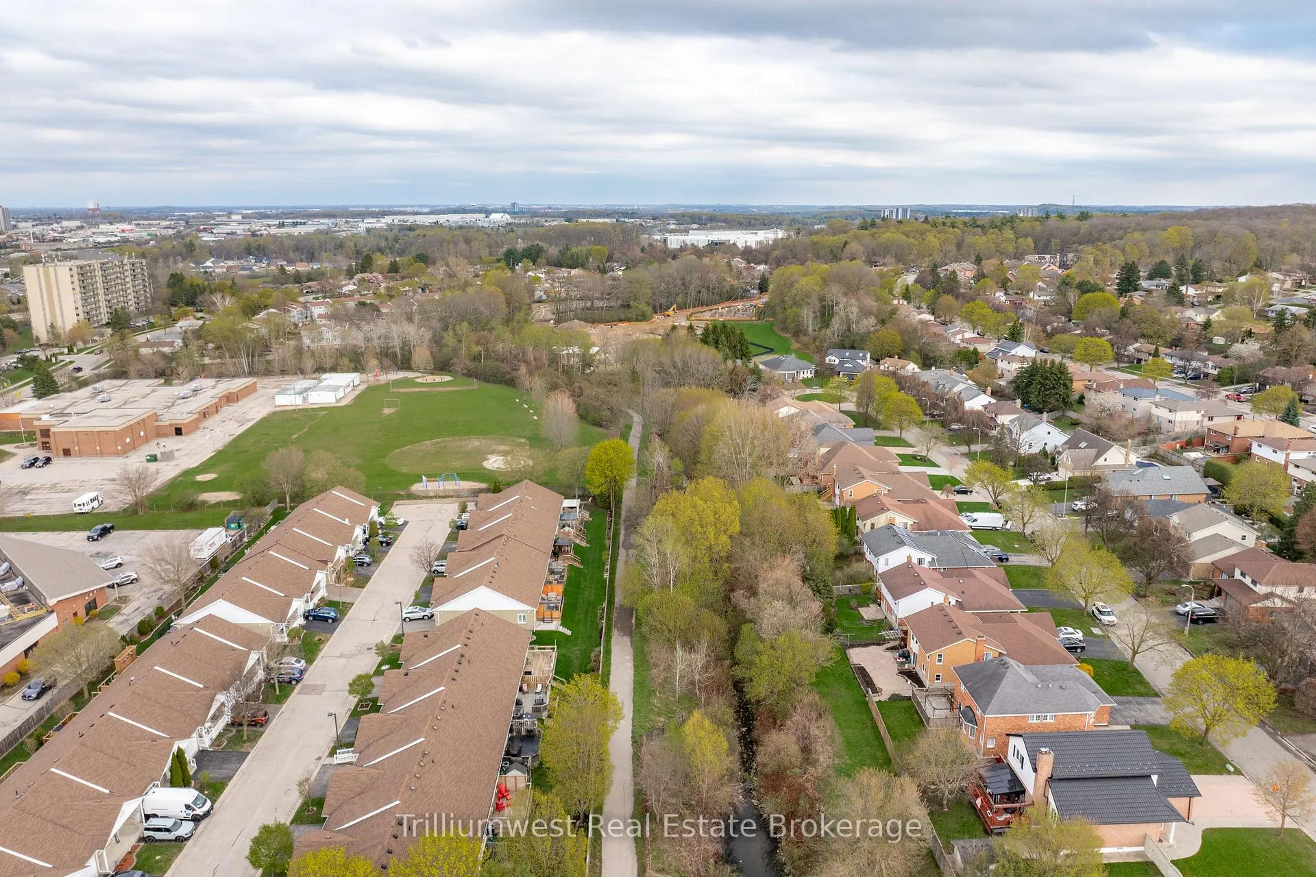 Photo 46 of 210 Old Country Place, Kitchener — HOMEH