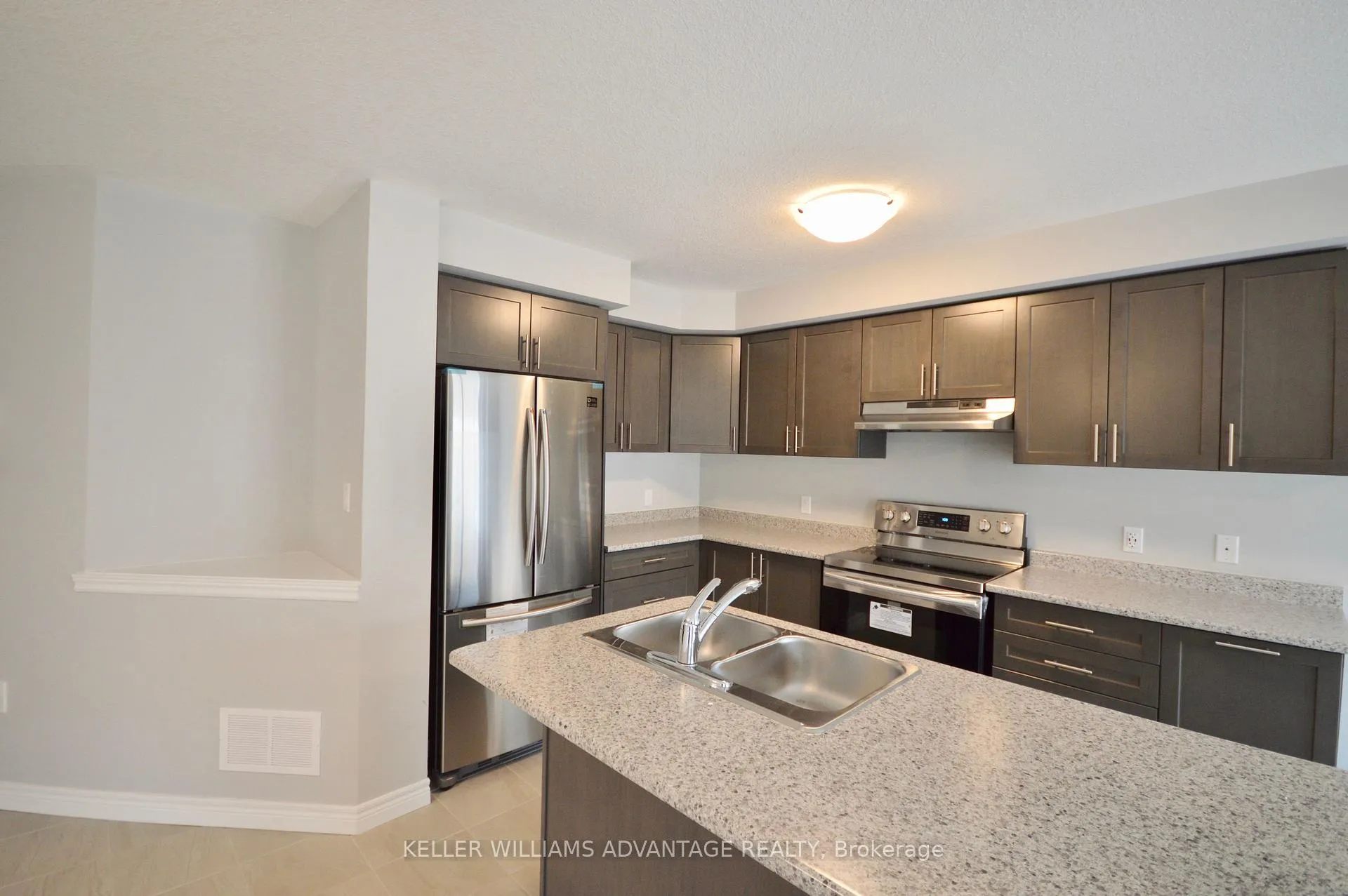 Photo 2 of 34 Cittadella Boulevard, Hamilton, Hannon — HOMEH