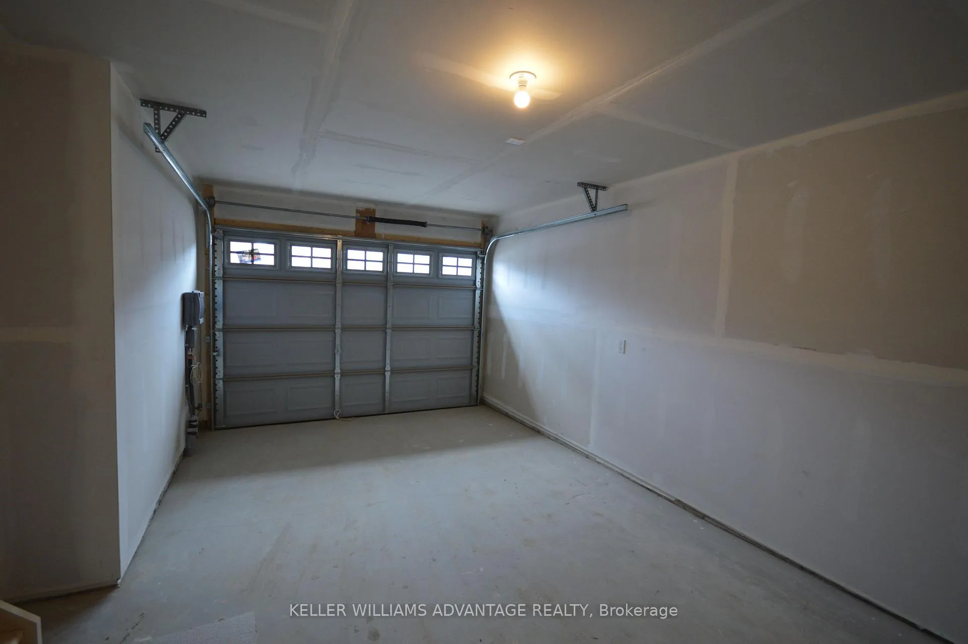 Photo 17 of 34 Cittadella Boulevard, Hamilton, Hannon — HOMEH