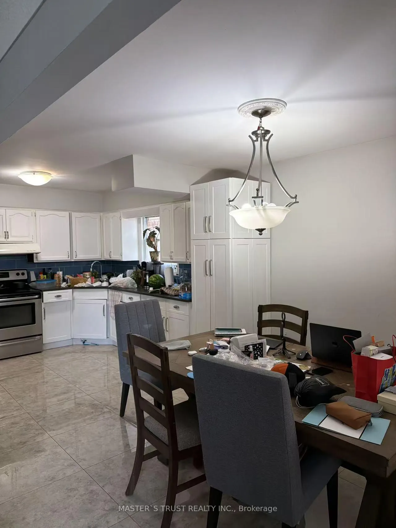 Photo 6 of 32 Gale Crescent, St. Catharines, E. Chester — HOMEH