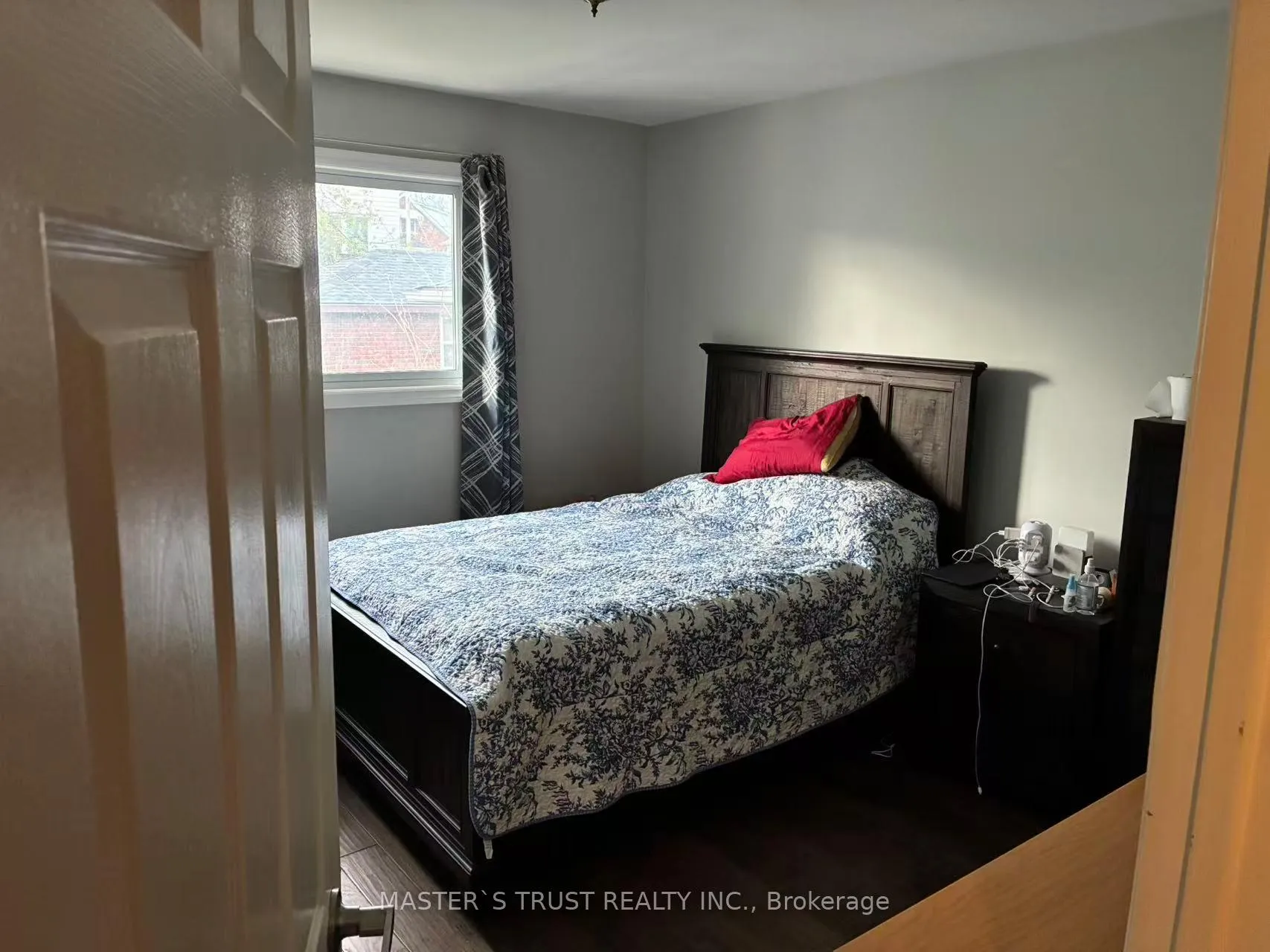 Photo 15 of 32 Gale Crescent, St. Catharines, E. Chester — HOMEH