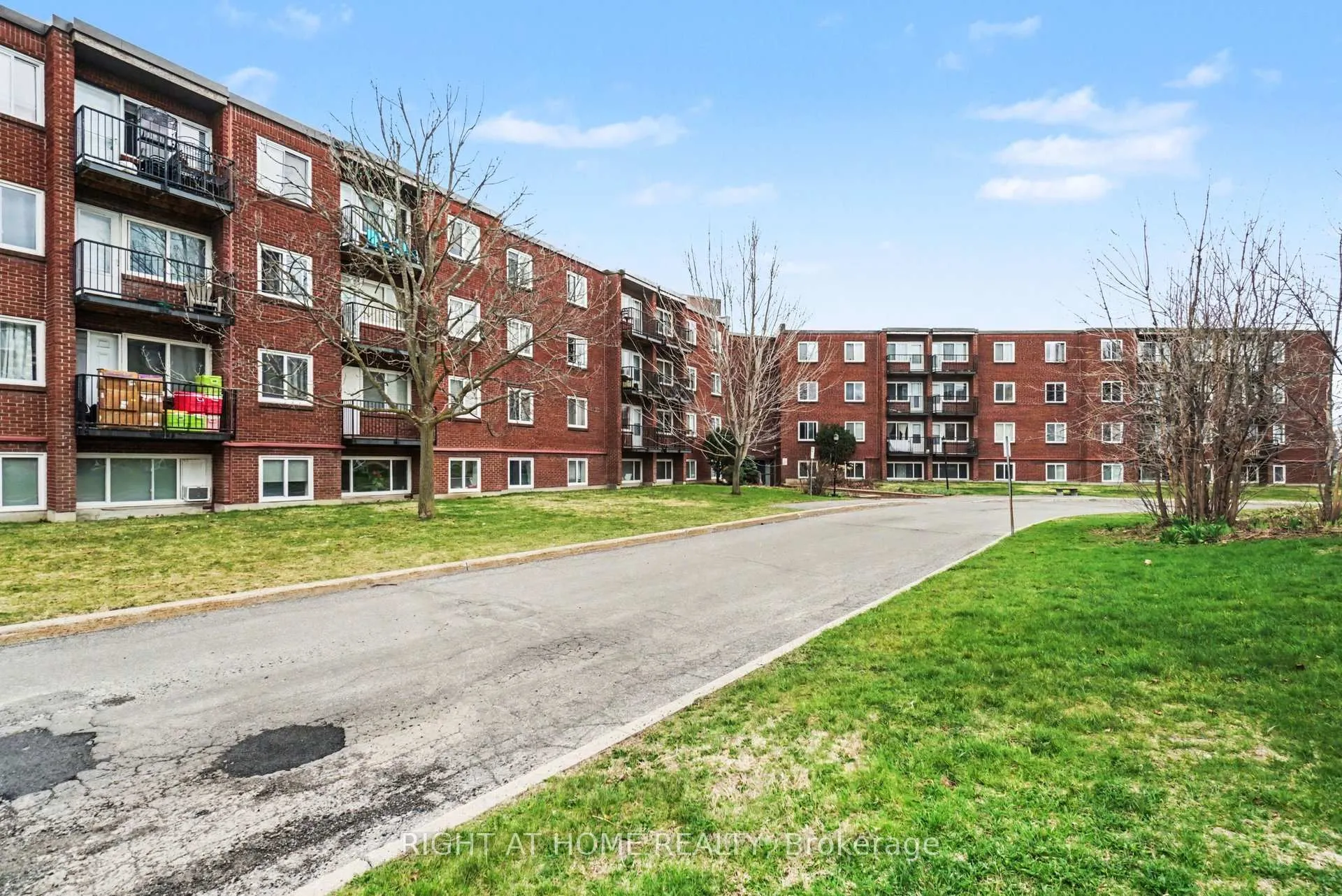 Photo 1 of Unit 305B, 2044 Arrowsmith Drive, Ottawa, Beacon Hill South — HOMEH