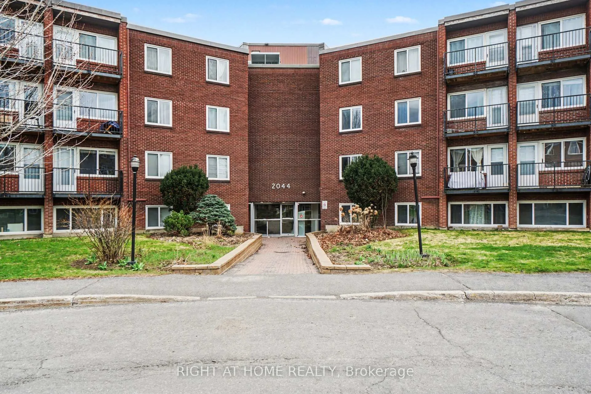 Photo 2 of Unit 305B, 2044 Arrowsmith Drive, Ottawa, Beacon Hill South — HOMEH