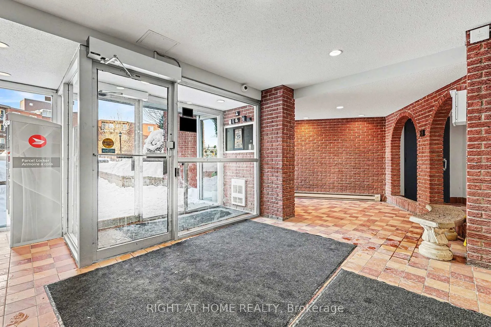 Photo 4 of Unit 305B, 2044 Arrowsmith Drive, Ottawa, Beacon Hill South — HOMEH