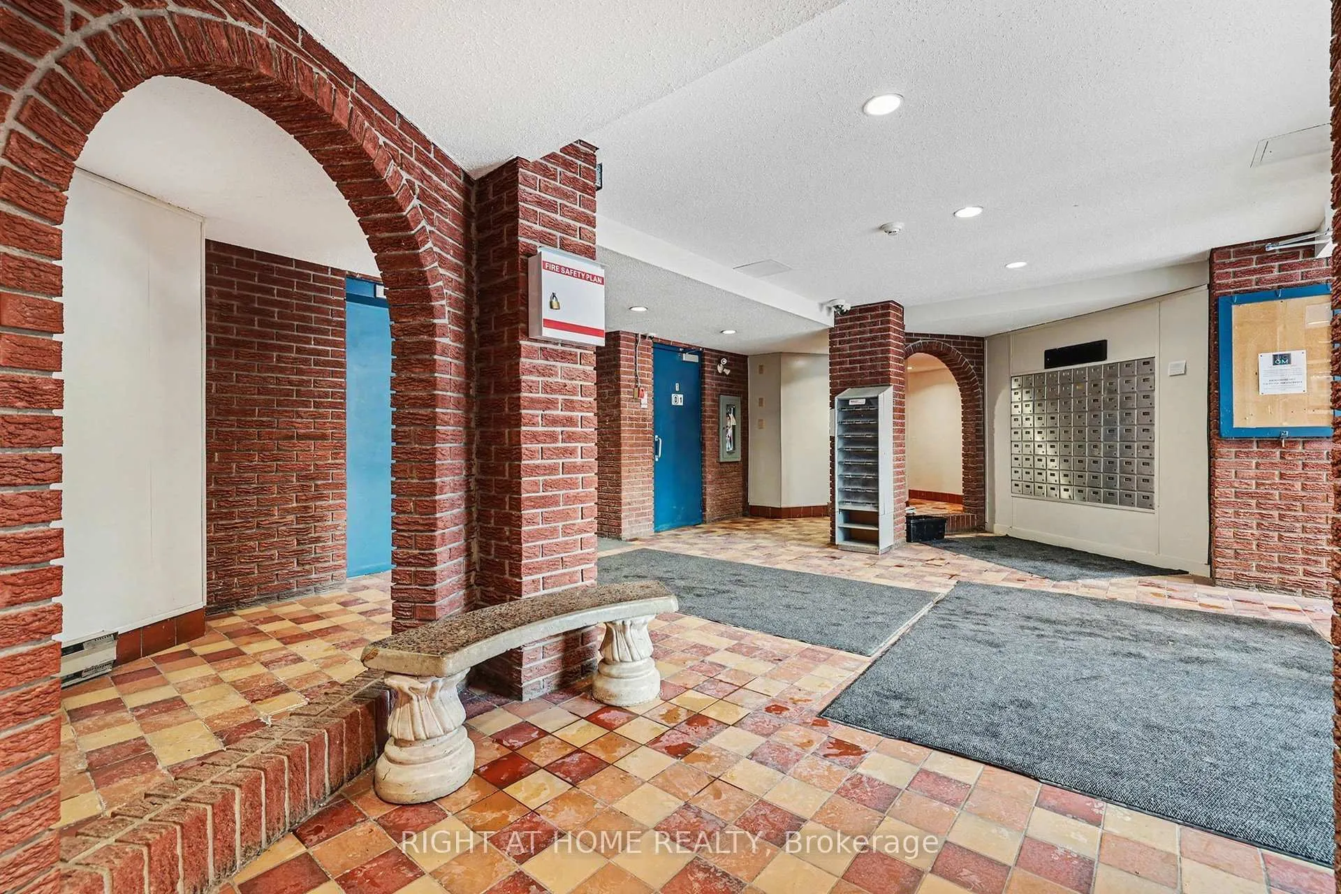 Photo 5 of Unit 305B, 2044 Arrowsmith Drive, Ottawa, Beacon Hill South — HOMEH