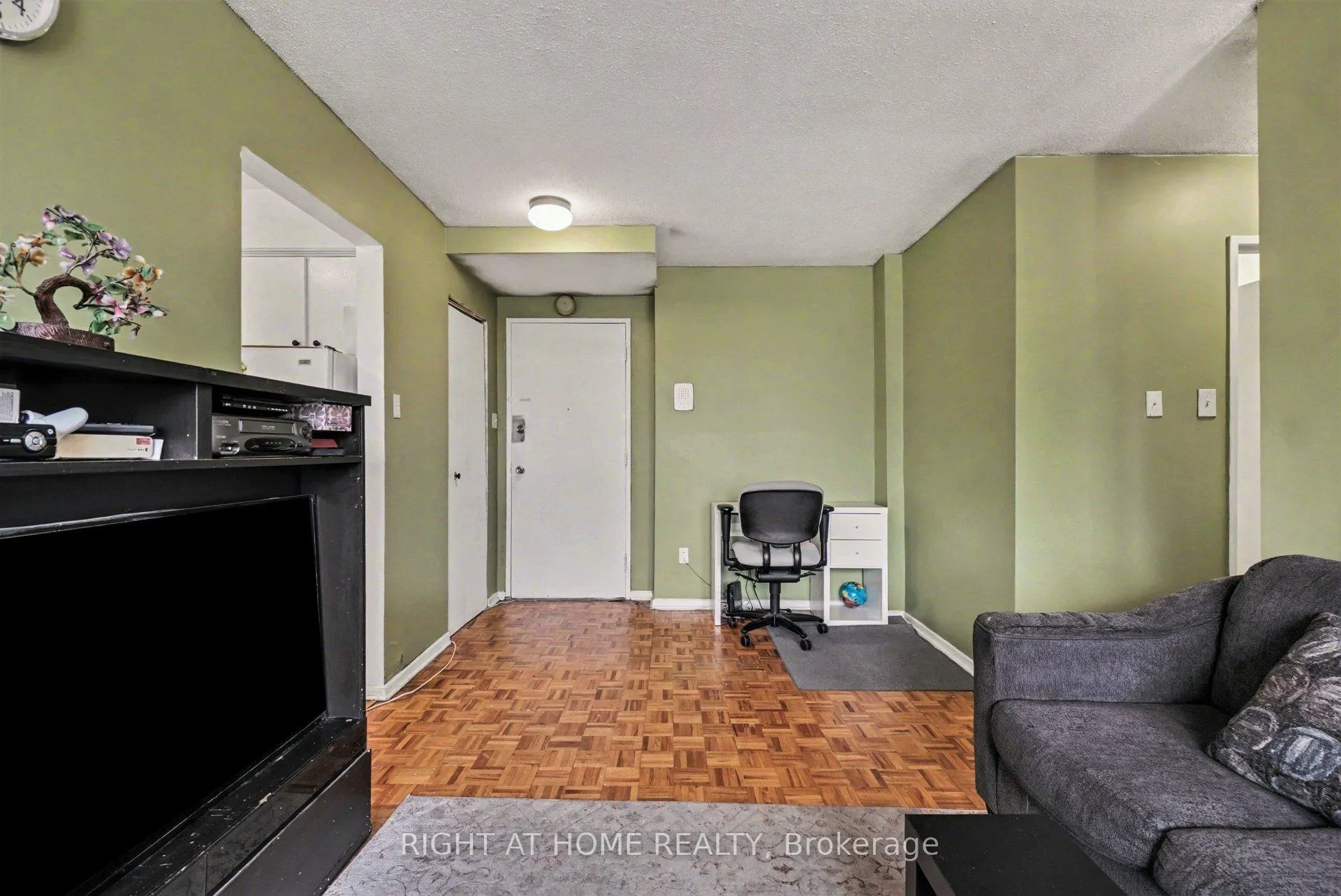 Photo 6 of Unit 305B, 2044 Arrowsmith Drive, Ottawa, Beacon Hill South — HOMEH