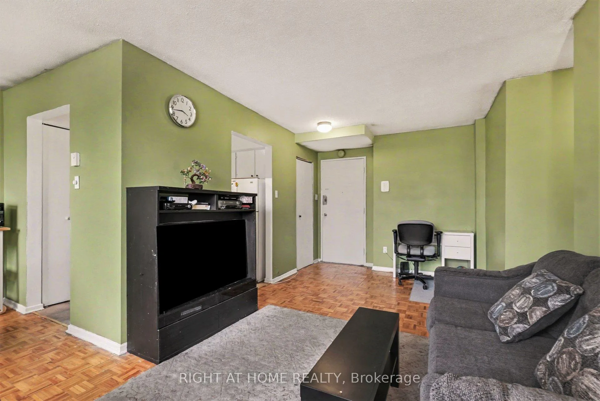 Photo 7 of Unit 305B, 2044 Arrowsmith Drive, Ottawa, Beacon Hill South — HOMEH