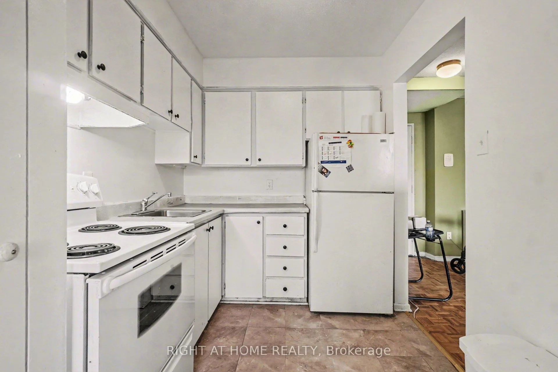 Photo 15 of Unit 305B, 2044 Arrowsmith Drive, Ottawa, Beacon Hill South — HOMEH