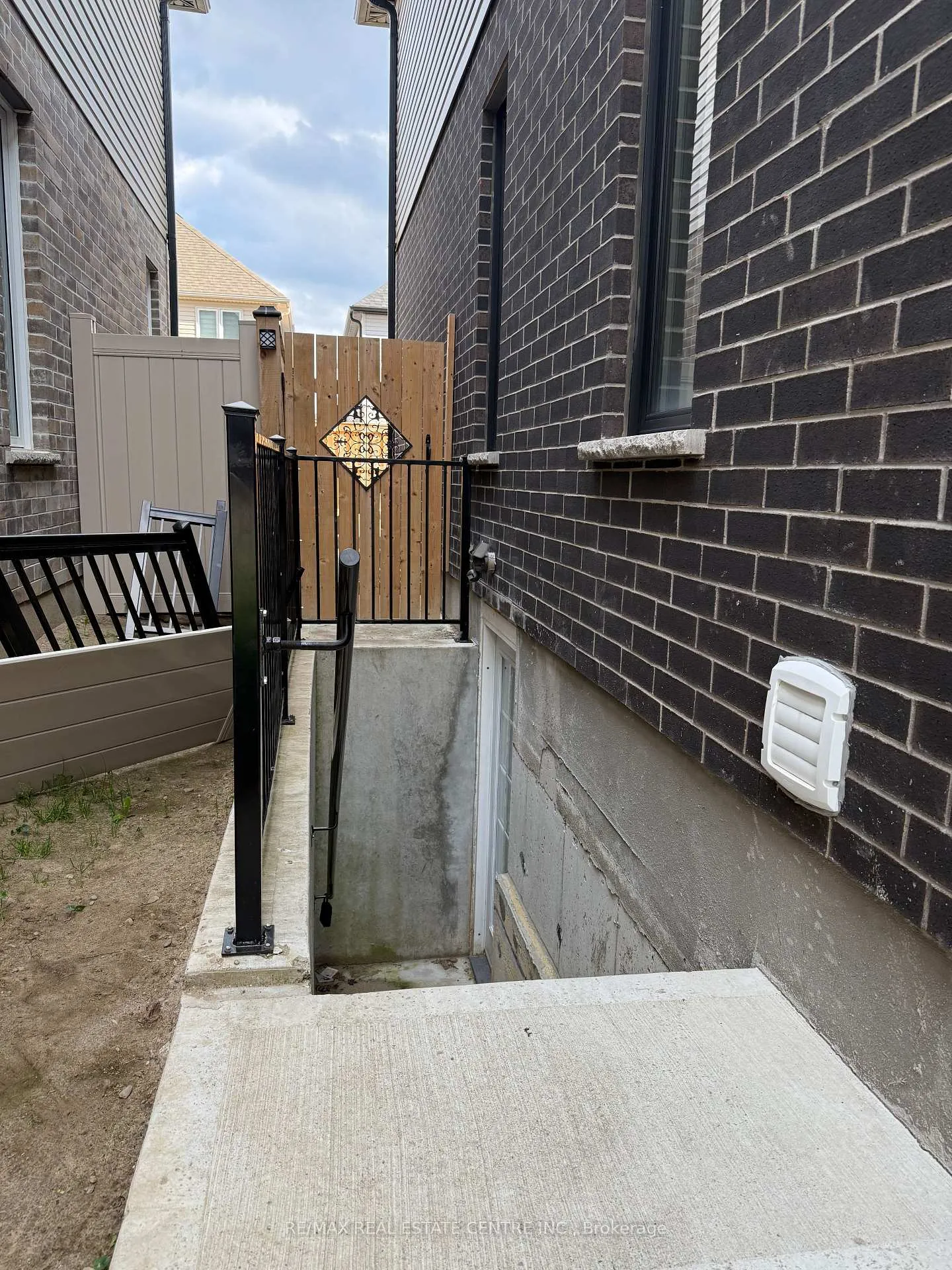 Photo 2 of Unit BASEMENT, 320 Sedgewood Street, Kitchener, Doon South — HOMEH