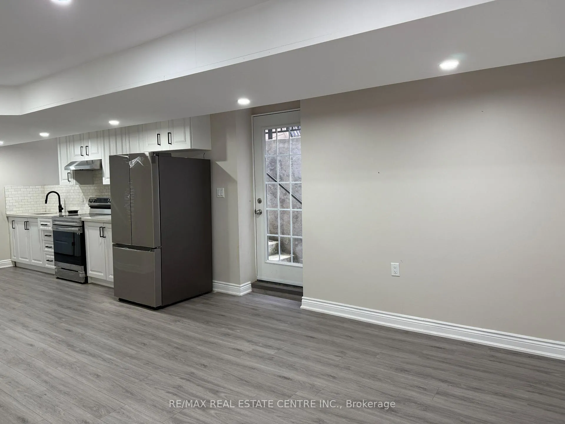 Photo 4 of Unit BASEMENT, 320 Sedgewood Street, Kitchener, Doon South — HOMEH