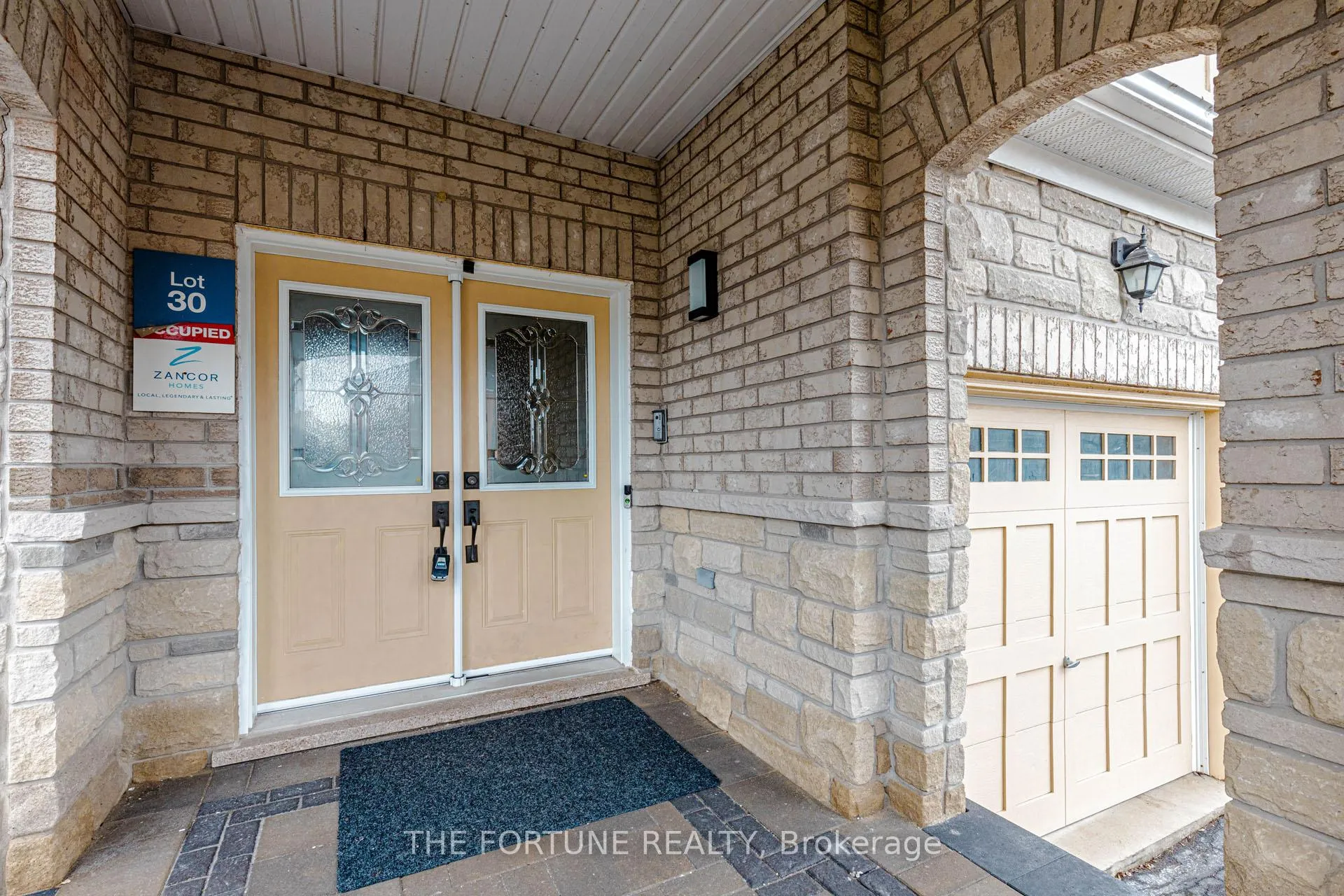 Photo 2 of 16 Haviland Circle, Brampton, Sandringham-Wellington — HOMEH