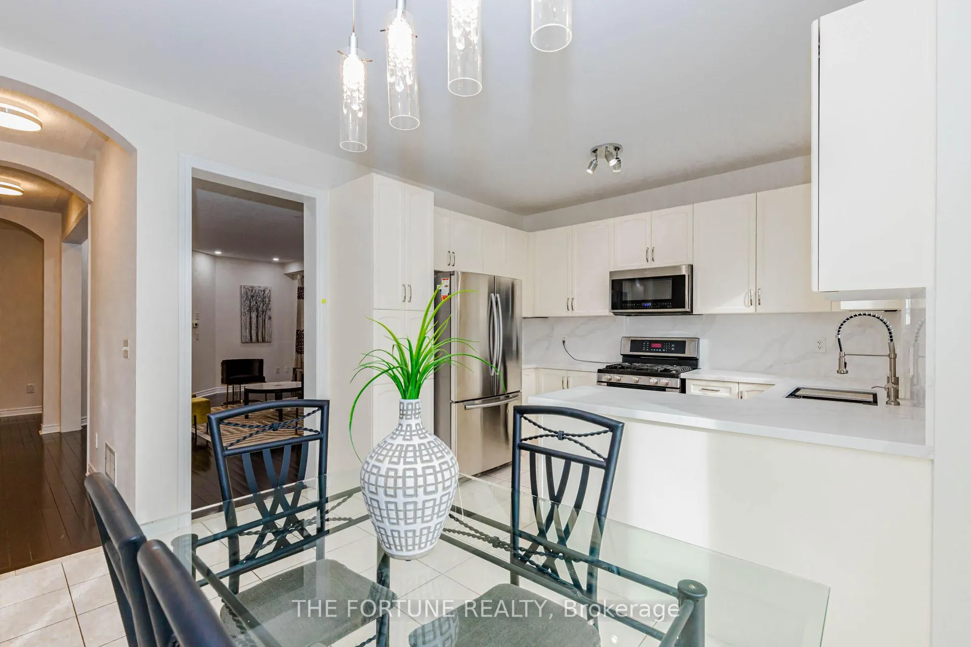 Photo 14 of 16 Haviland Circle, Brampton, Sandringham-Wellington — HOMEH