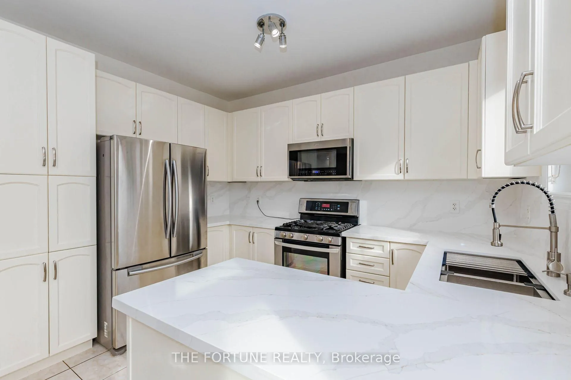 Photo 16 of 16 Haviland Circle, Brampton, Sandringham-Wellington — HOMEH