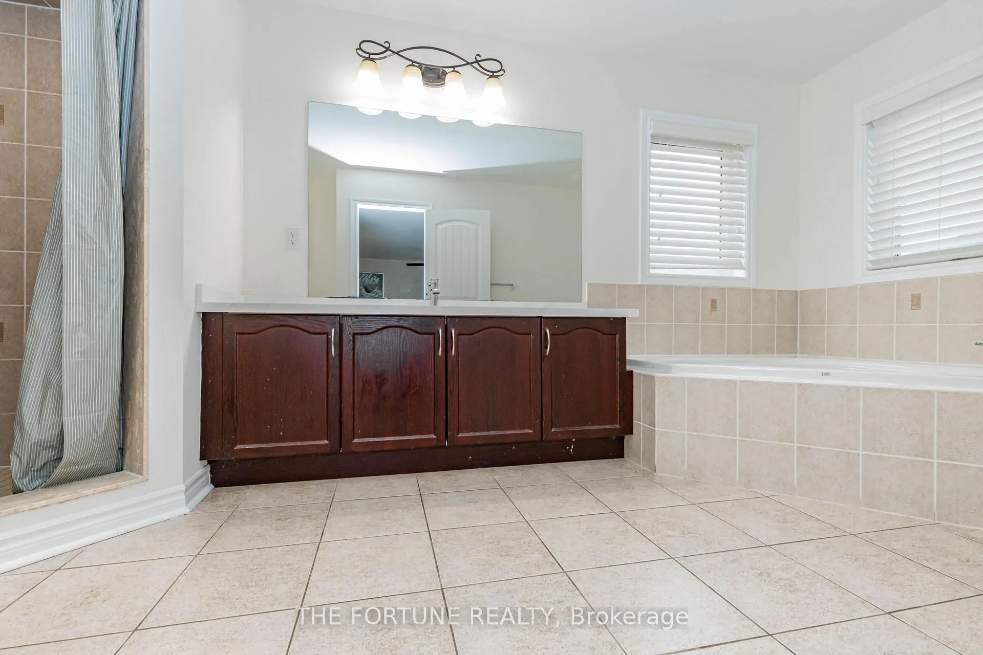 Photo 32 of 16 Haviland Circle, Brampton, Sandringham-Wellington — HOMEH