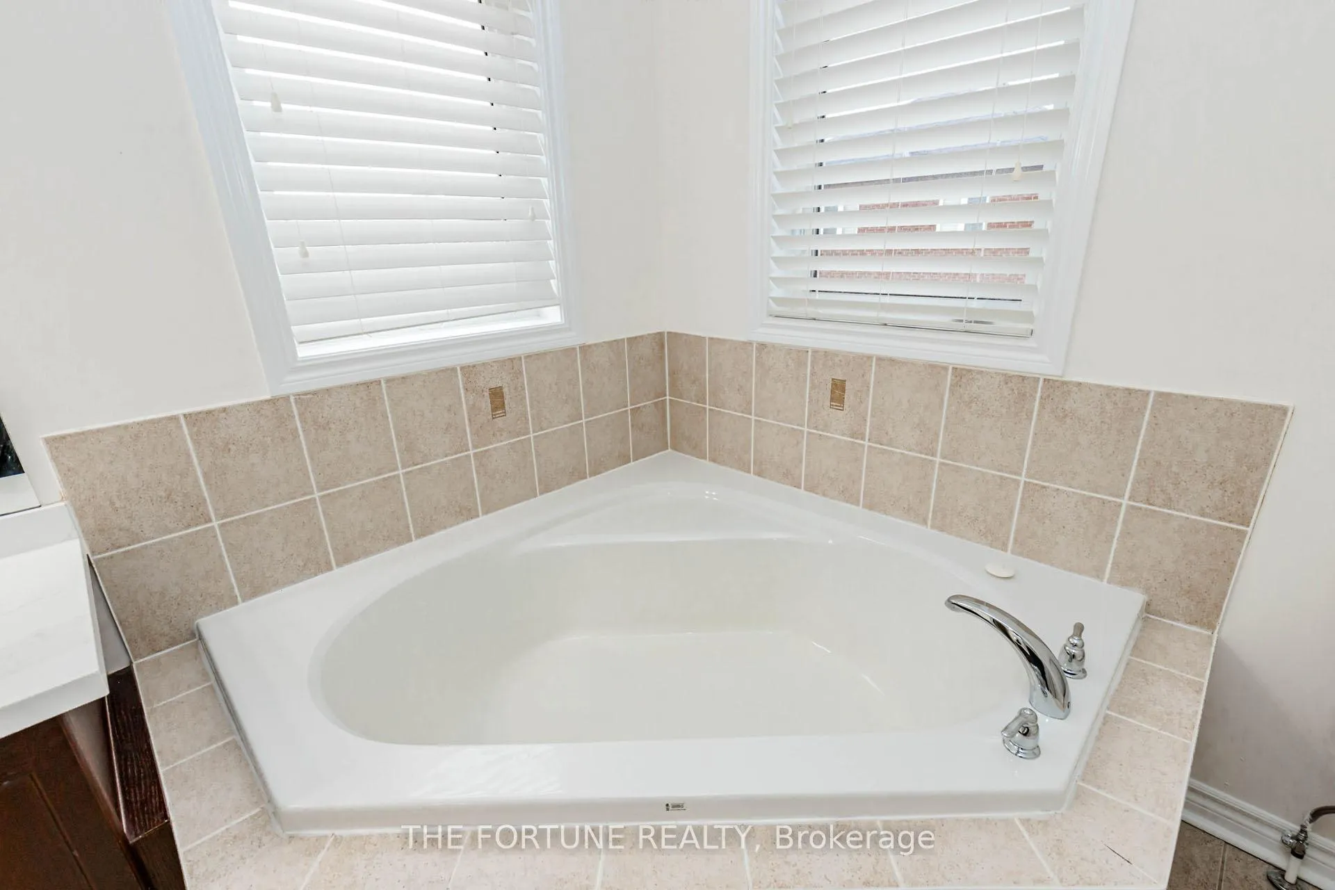 Photo 34 of 16 Haviland Circle, Brampton, Sandringham-Wellington — HOMEH