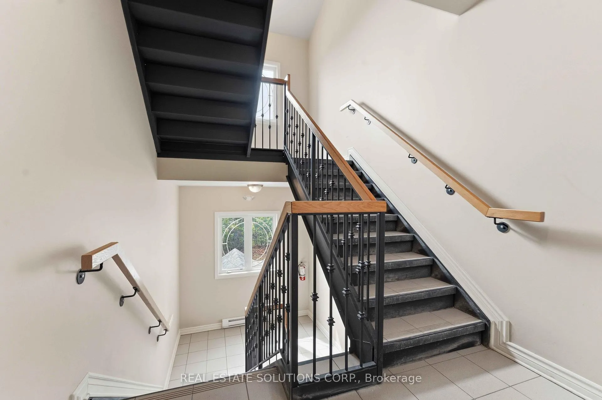 Photo 4 of Unit 5, 200 Paseo Private, Ottawa, Centrepointe — HOMEH