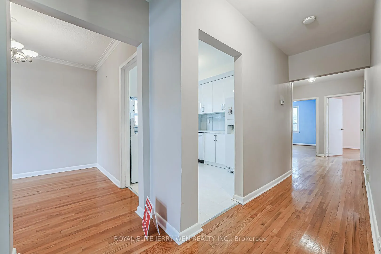 Photo 6 of Unit Upper, 12 North Heights Road, Etobicoke, Princess-Rosethorn — HOMEH