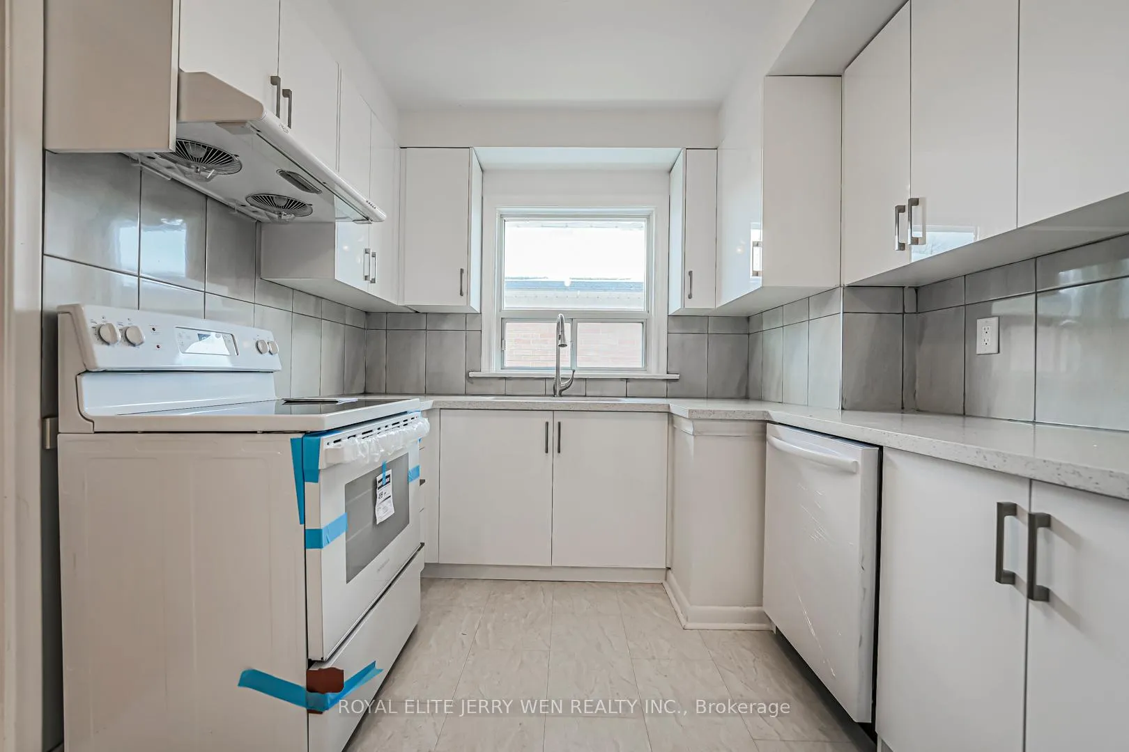 Photo 8 of Unit Upper, 12 North Heights Road, Etobicoke, Princess-Rosethorn — HOMEH