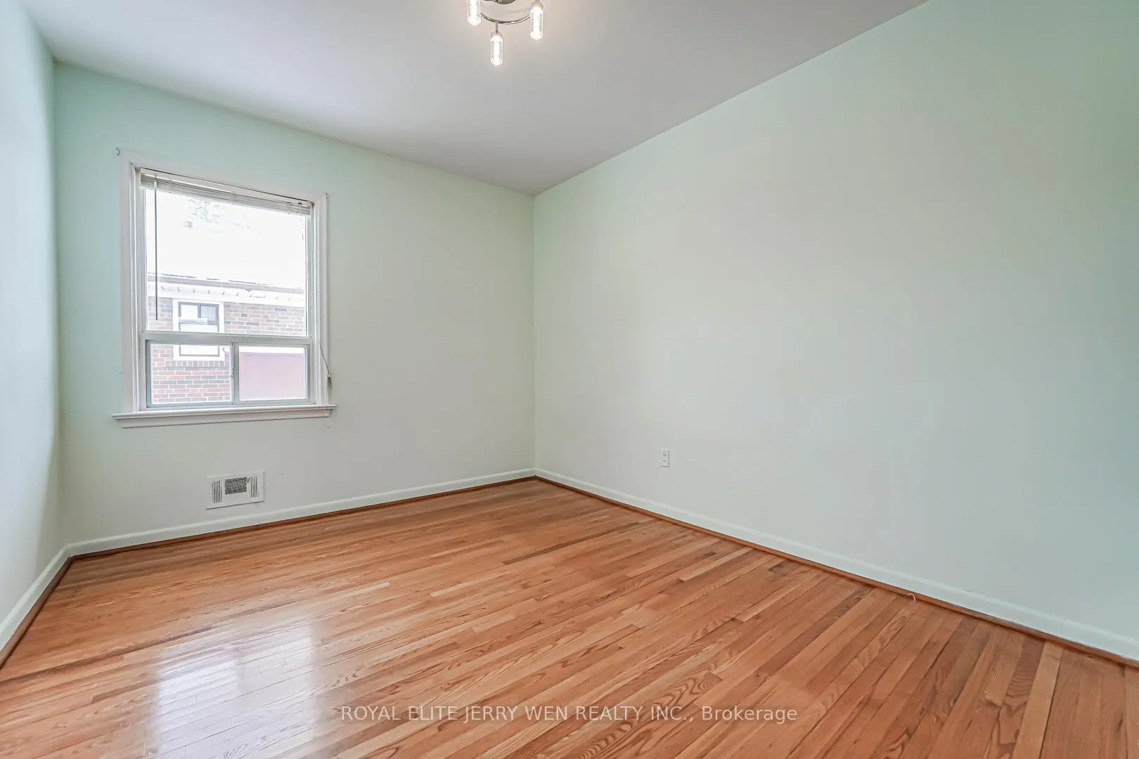 Photo 10 of Unit Upper, 12 North Heights Road, Etobicoke, Princess-Rosethorn — HOMEH