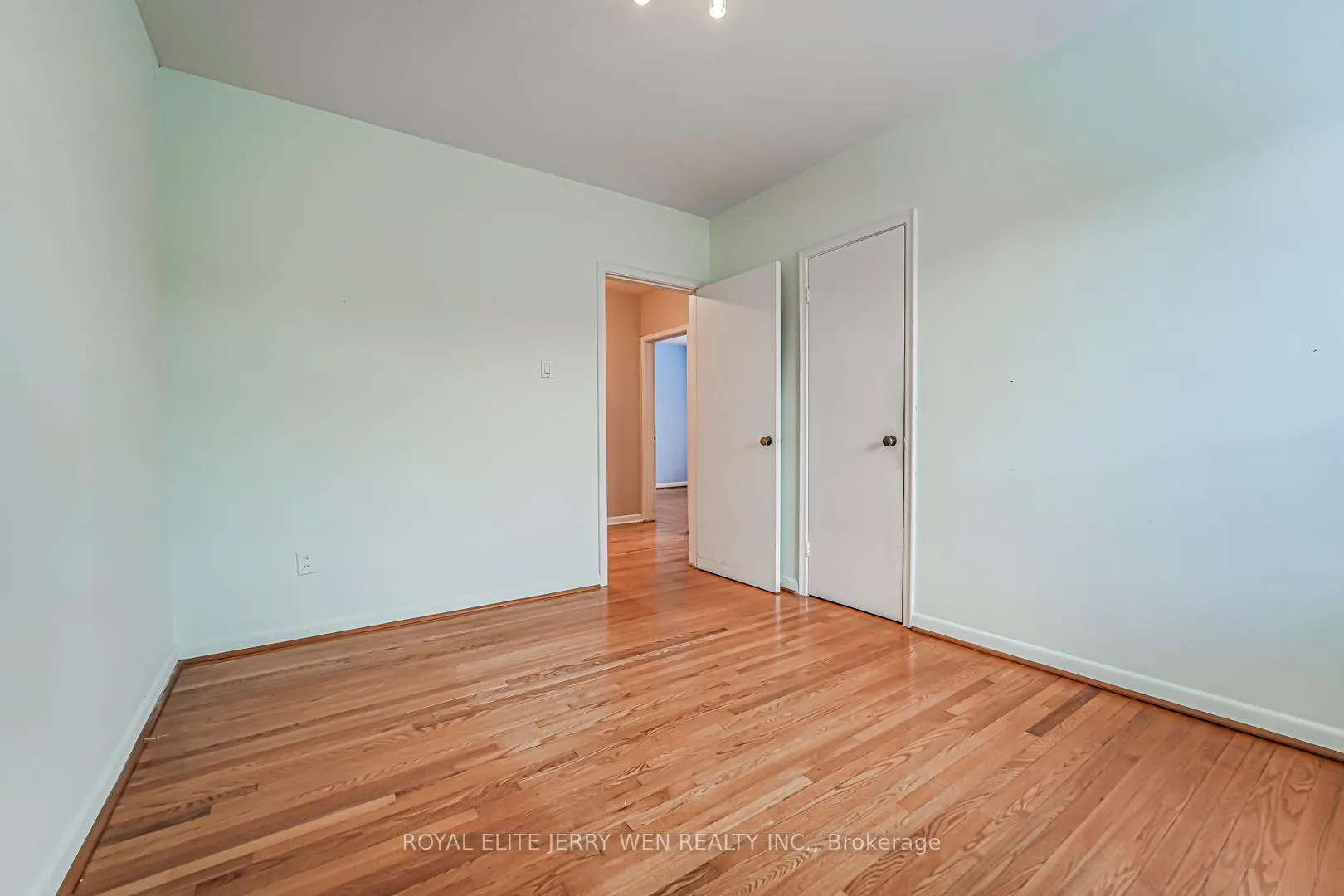Photo 11 of Unit Upper, 12 North Heights Road, Etobicoke, Princess-Rosethorn — HOMEH