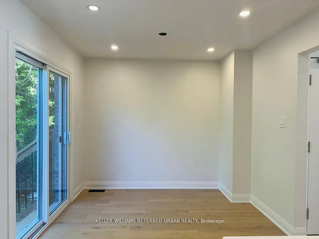 Photo 4 of Unit Main, 906 Marinet Crescent, Pickering, West Shore — HOMEH