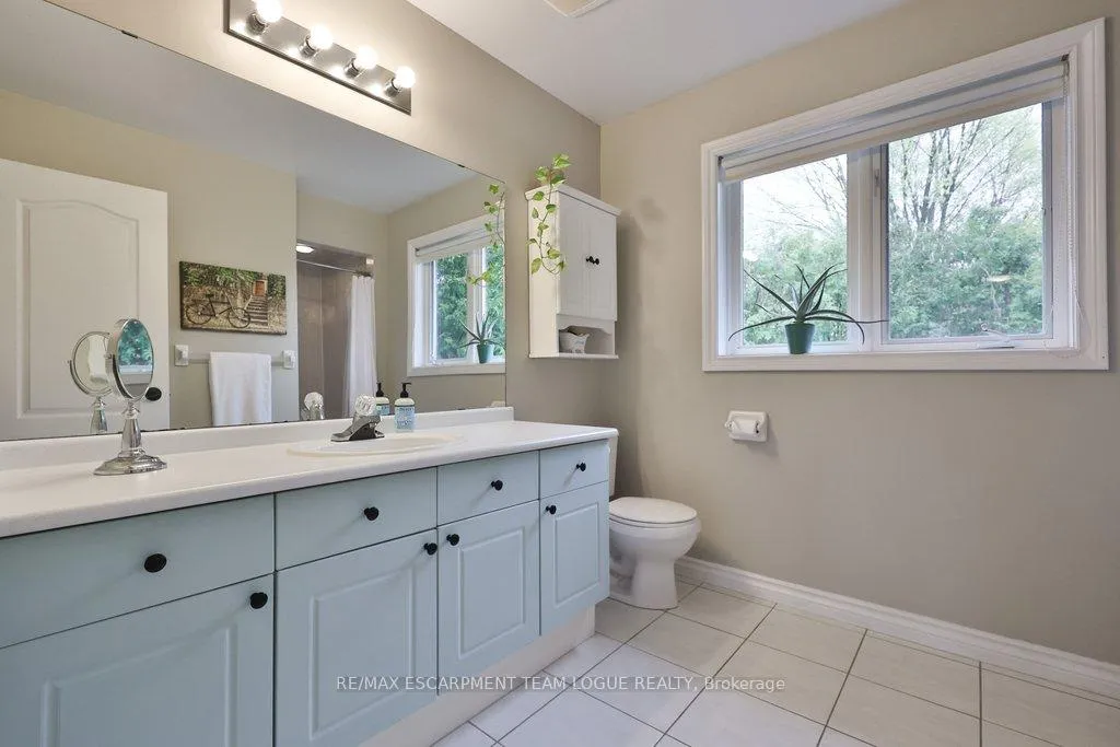 Photo 19 of 690 Lambshead Drive, Burlington, Brant — HOMEH