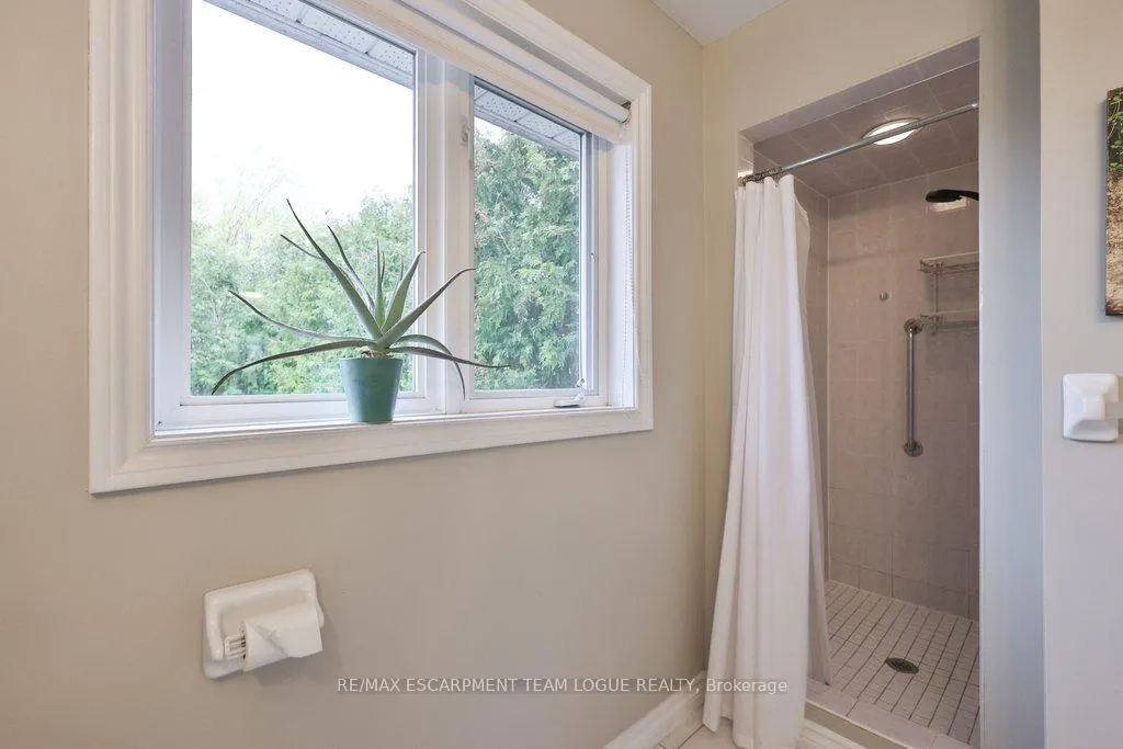 Photo 20 of 690 Lambshead Drive, Burlington, Brant — HOMEH