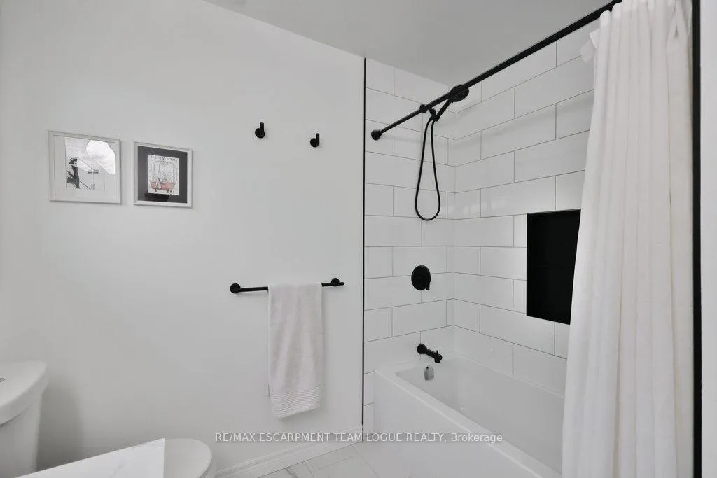 Photo 28 of 690 Lambshead Drive, Burlington, Brant — HOMEH