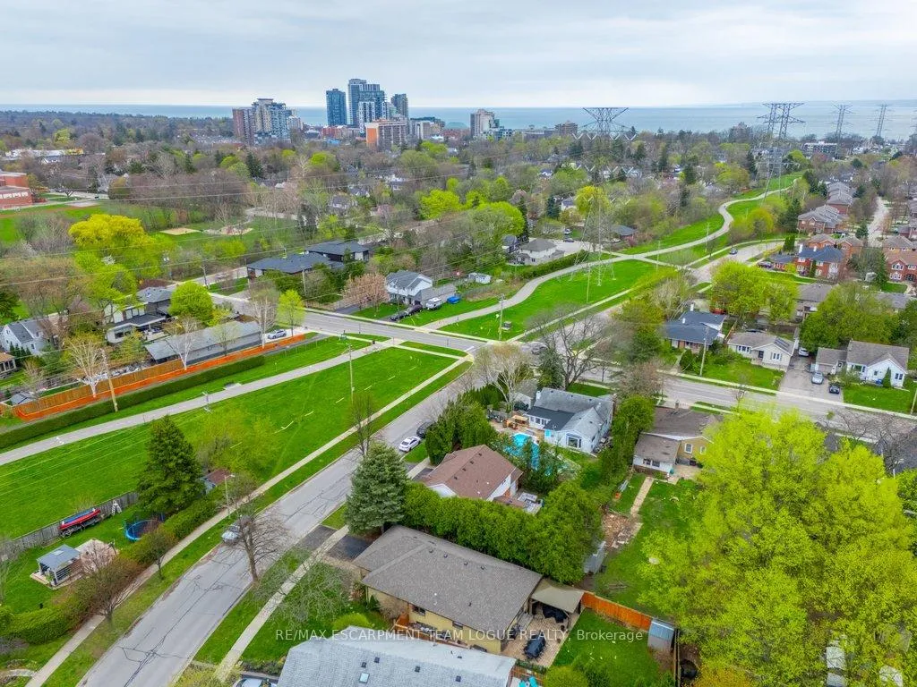 Photo 47 of 690 Lambshead Drive, Burlington, Brant — HOMEH