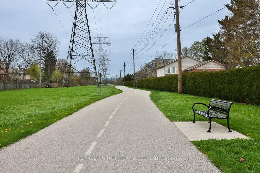 Photo 49 of 690 Lambshead Drive, Burlington, Brant — HOMEH
