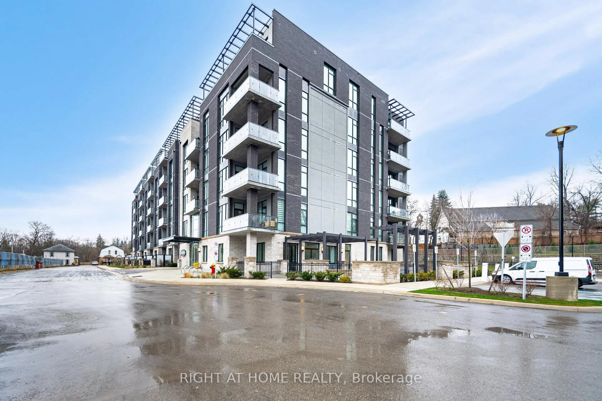 Photo 1 of Unit 105, 42 Mill Street, Halton Hills, Georgetown — HOMEH