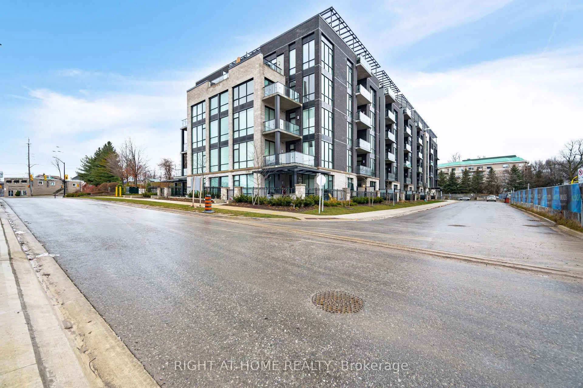 Photo 2 of Unit 105, 42 Mill Street, Halton Hills, Georgetown — HOMEH