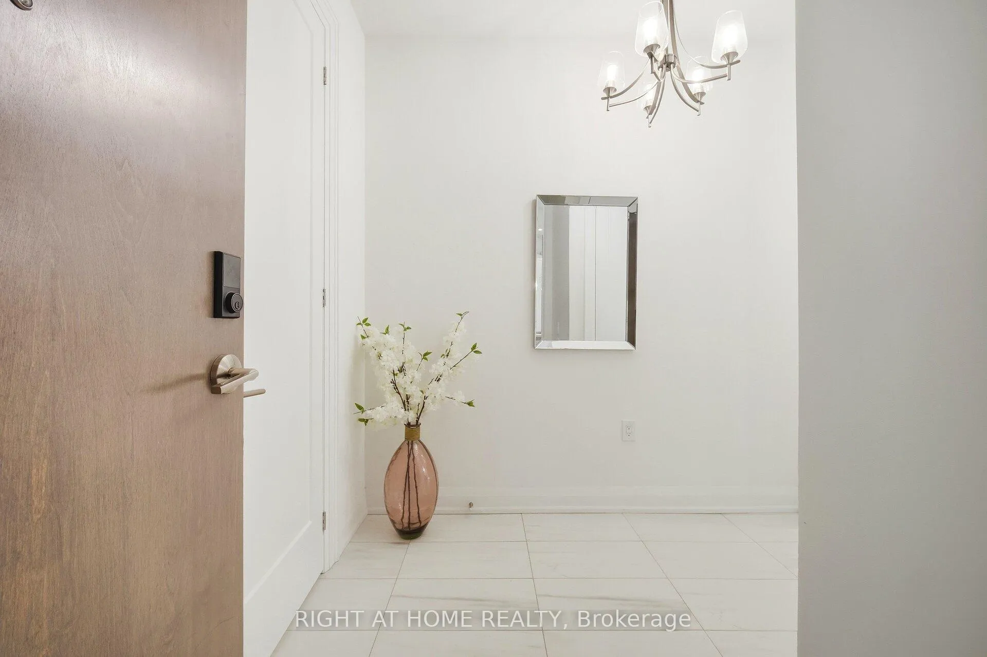 Photo 5 of Unit 105, 42 Mill Street, Halton Hills, Georgetown — HOMEH