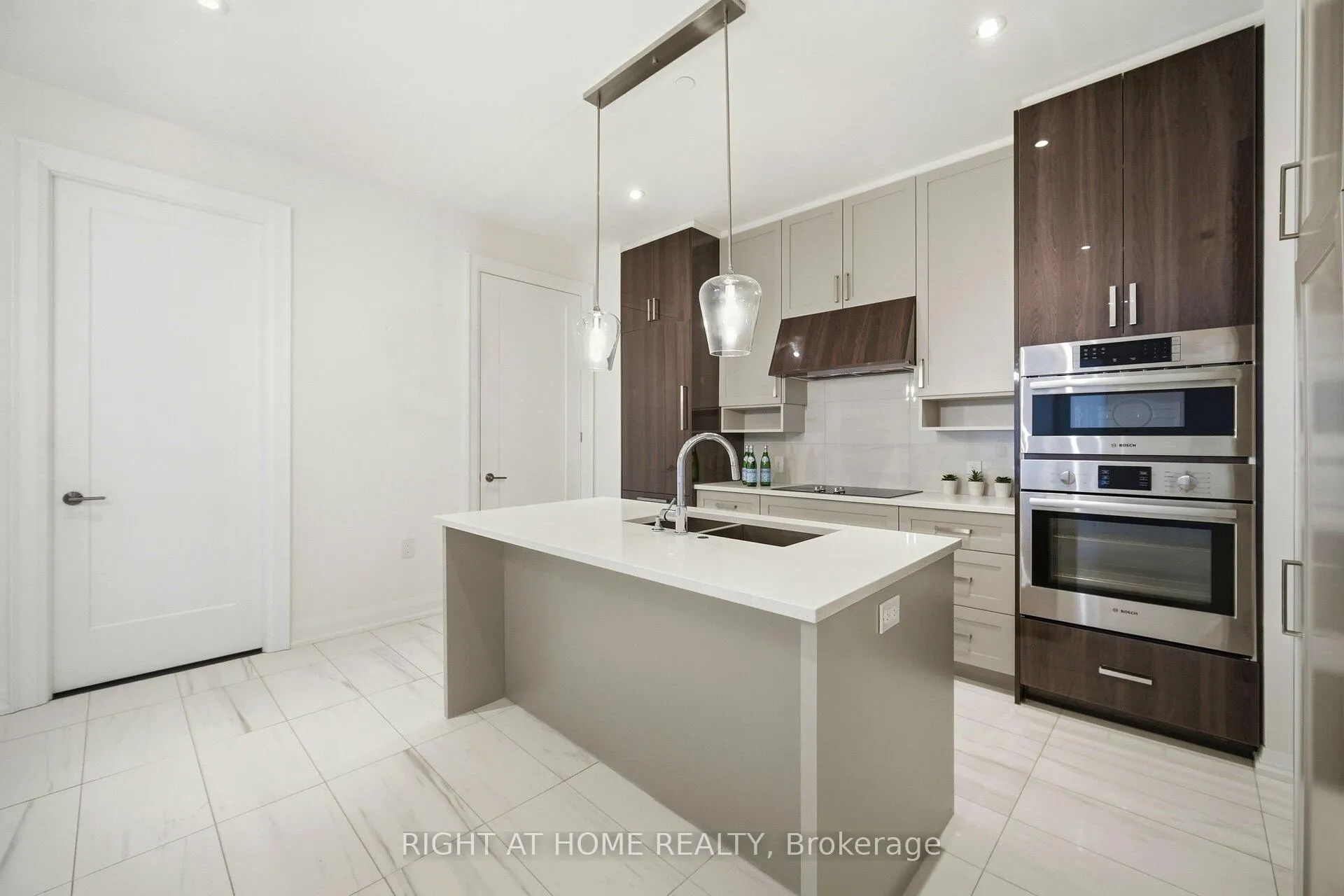 Photo 9 of Unit 105, 42 Mill Street, Halton Hills, Georgetown — HOMEH
