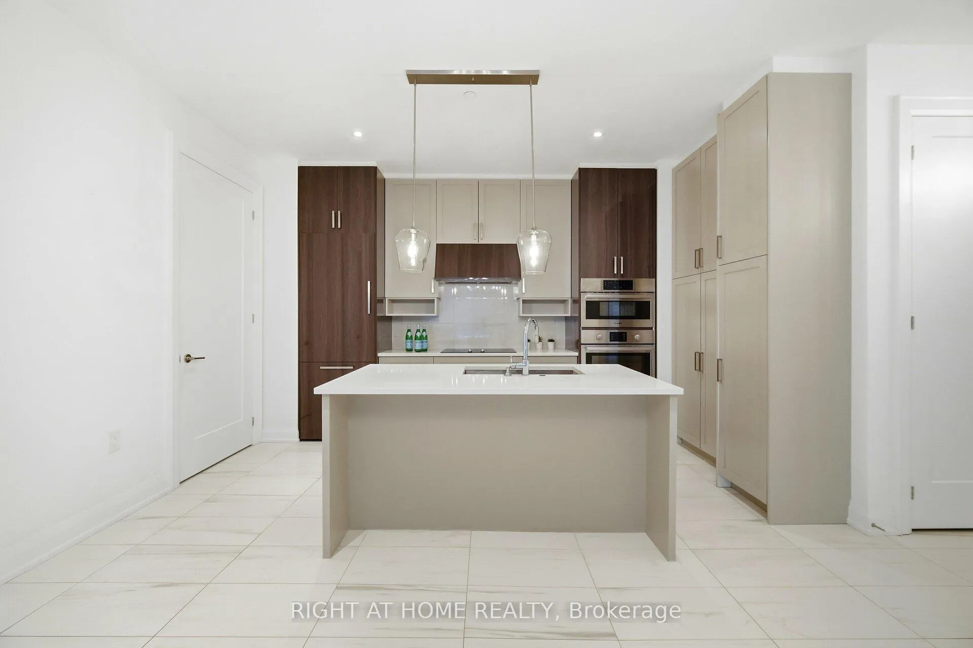 Photo 10 of Unit 105, 42 Mill Street, Halton Hills, Georgetown — HOMEH