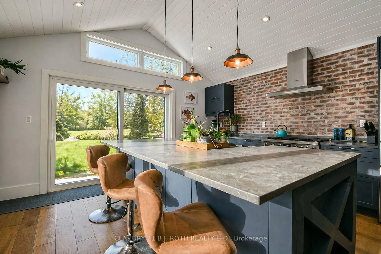 Photo 12 of 4885 6 Line N, Oro-Medonte, Moonstone — HOMEH
